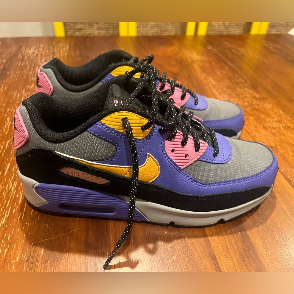Nike Air Max 90 kids size 6 (women's 7 1/2)